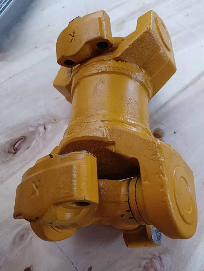 Komatsu D65 Universal Joint 14X-11-11200 14X-11-1110 (1)